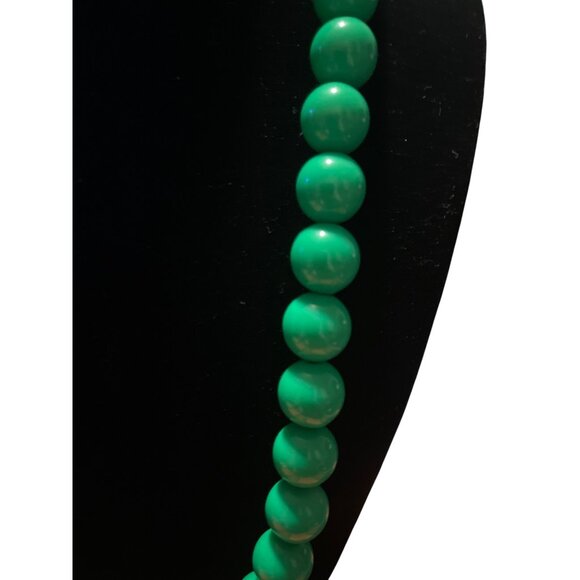 Green Beaded Necklace With Lobster Clasp - Picture 3 of 7